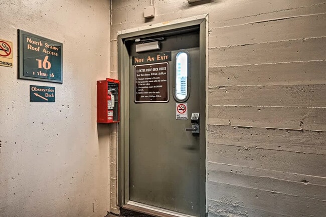 Building Photo - 1400 Hubbell Pl