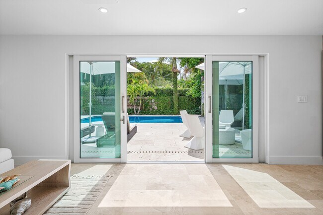 Building Photo - 306 Cordova Rd