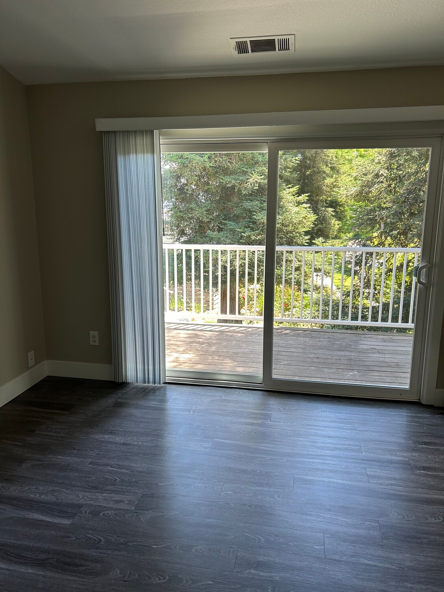 Building Photo - 6570 Cotton Wood Cir