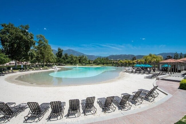 Building Photo - 205 Montana Del Lago Dr