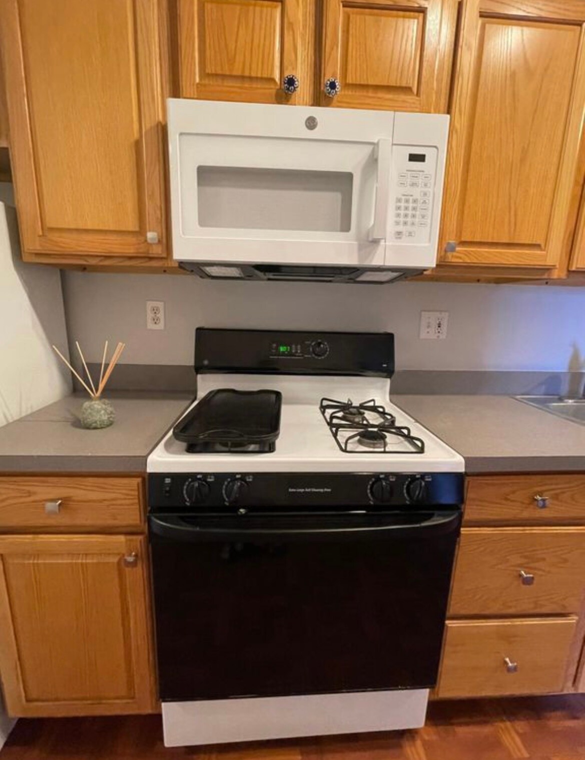kitchen - 4834 Reservoir Rd NW