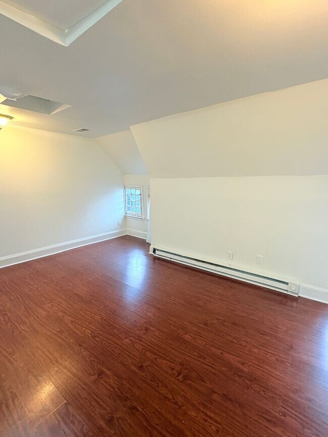 Interior Photo - 112-114 E Preston Street