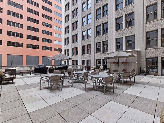 shared patio, 5th floor - 314 N Broadway