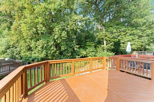 Building Photo - 8161 Sheffield Ct