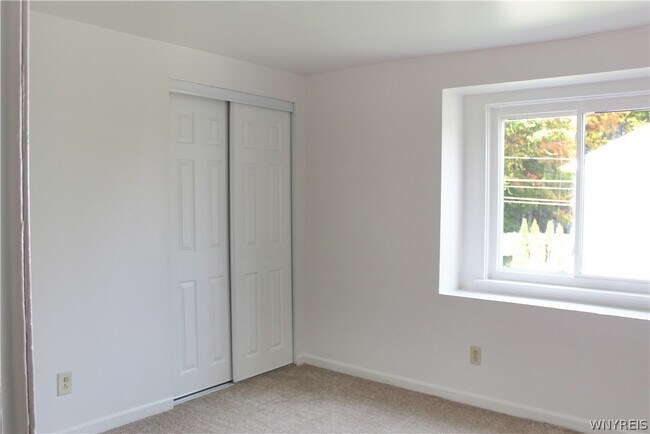 Building Photo - 116 Berehaven Dr
