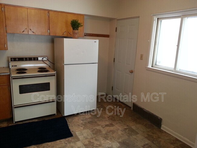 Building Photo - 309 College St SE