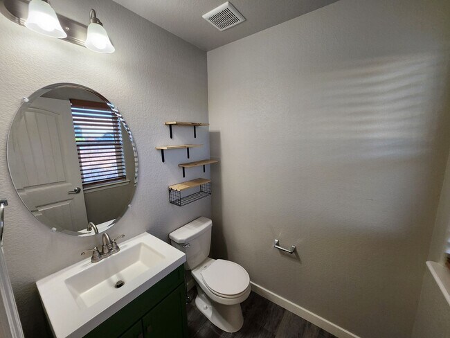 Building Photo - Newer 4 bedroom in The Vistas at Meridian Ranch