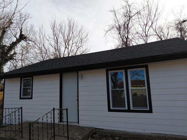 Building Photo - 1949 Beck St