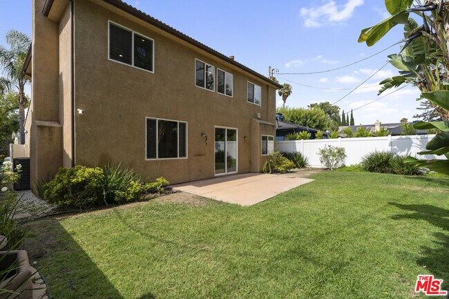Building Photo - 14321 Hortense St