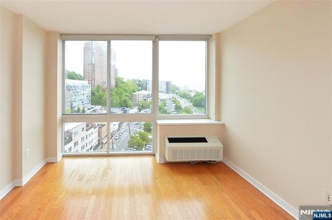 Building Photo - 1111 Hudson Park