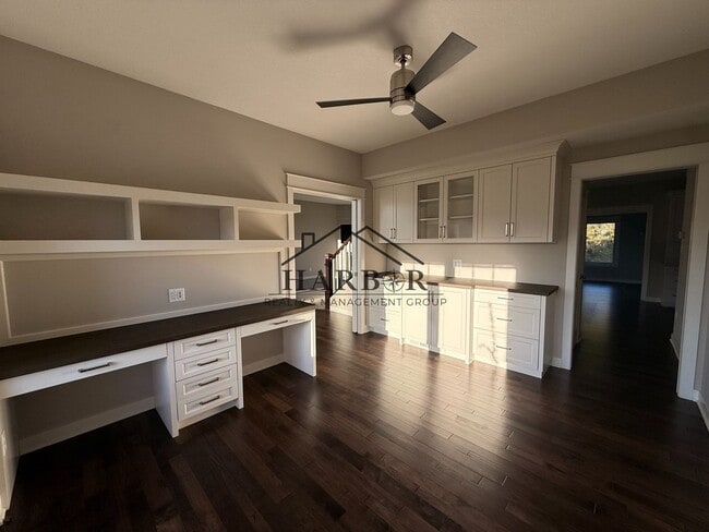 Building Photo - 2049 Kerry Dr NE