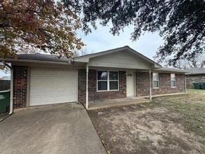 Building Photo - 105 Southland Dr