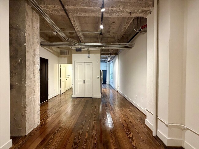 Building Photo - 4411 Dallas St