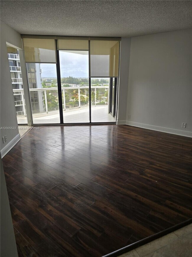 Building Photo - 3610 Yacht Club Dr