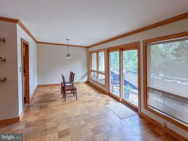 Building Photo - 4720 Chevy Chase Dr