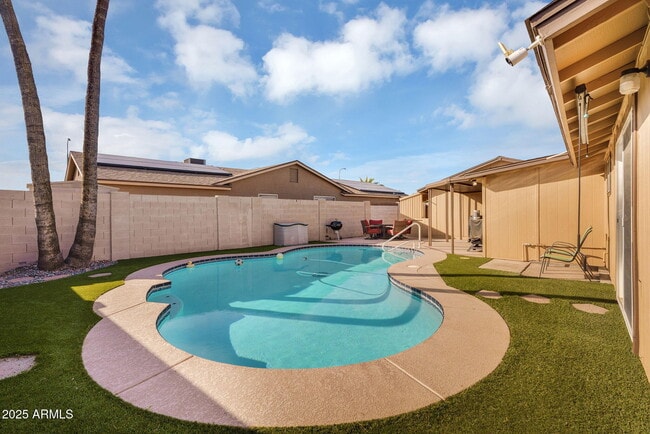 Building Photo - 1511 W Mesquite St