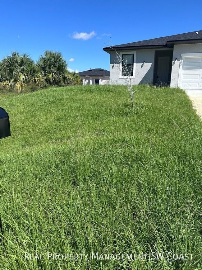 Building Photo - 1263 Hillcrest St E