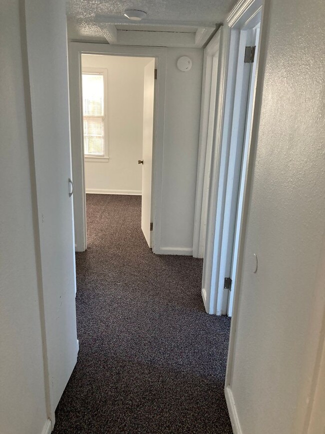 Building Photo - *RENOVATED* 3-Bedroom 1-Bath $1,850/ mo. -...