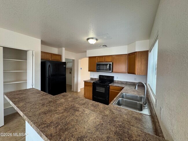 Building Photo - 7815 S Wild Primrose Ave
