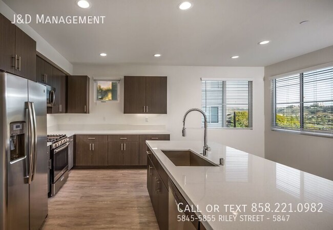 Building Photo - Gorgeous Townhome w/ Rooftop Decks and Oce...