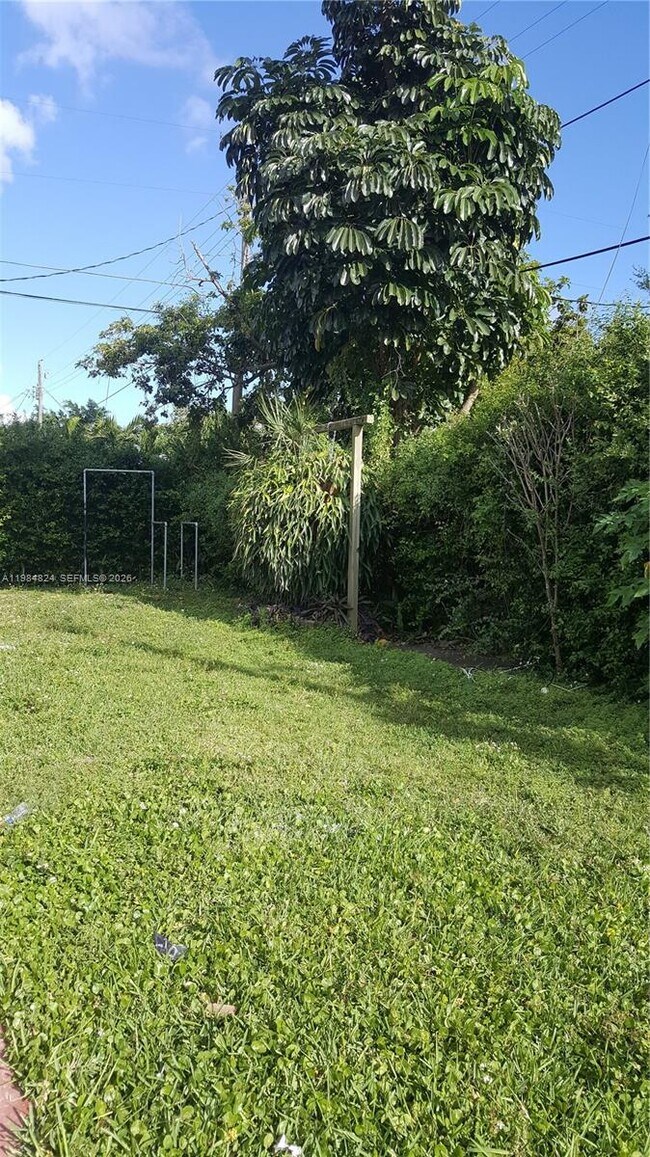 Building Photo - 6300 SW 21st St