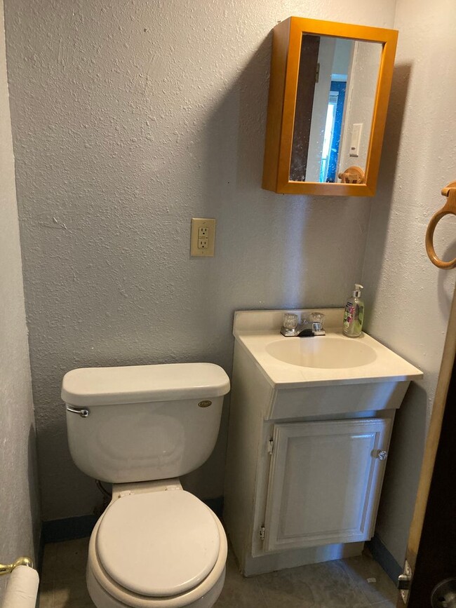 Building Photo - Three Bedroom Single-Family Home Close To Downtown