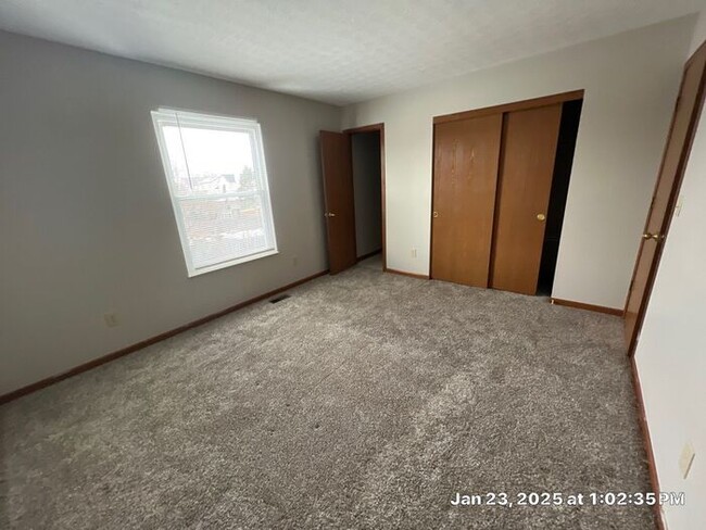 Building Photo - 3 Bedroom Home in Pickerington School Dist...