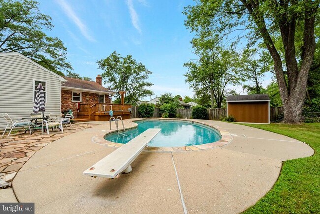 Building Photo - 4213 University Dr