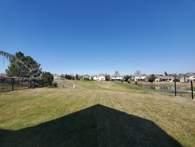 Building Photo - 4-Bedroom, 2-Bath located in Horn Rapids C...