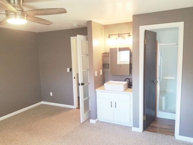 Building Photo - 510 S Phillippi St