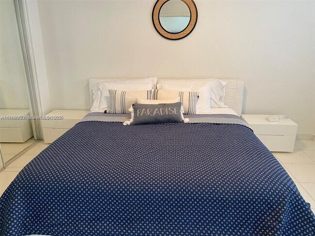 Building Photo - 3725 S Ocean Dr