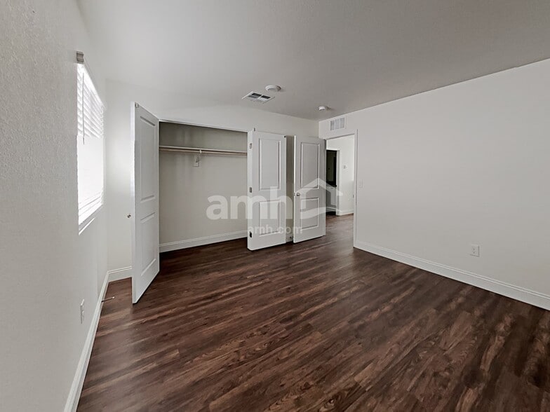 Building Photo - 6035 Schmidt St