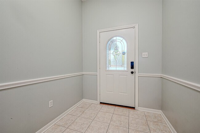 Building Photo - 7135 Woodland Oaks