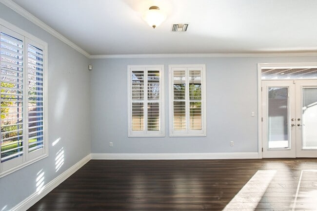 Building Photo - Beautiful 3 Bed South Summerlin Home With 1st Floor Bed and Bath