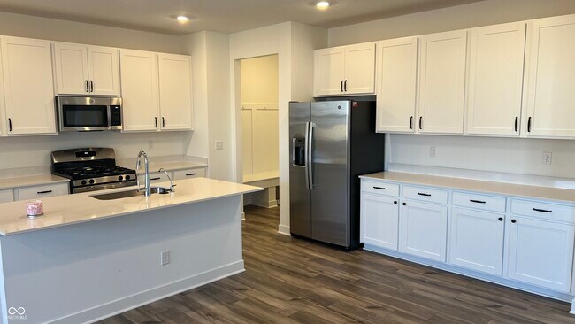 Building Photo - 5580 Cherry Hl Dr