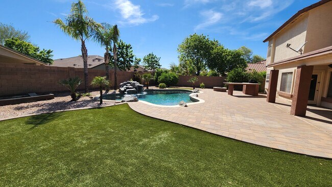 Building Photo - 4 Bedroom Home in the Kerby Estates Commun...