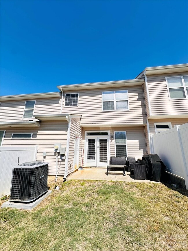 Building Photo - 2043 Aston Mill Place