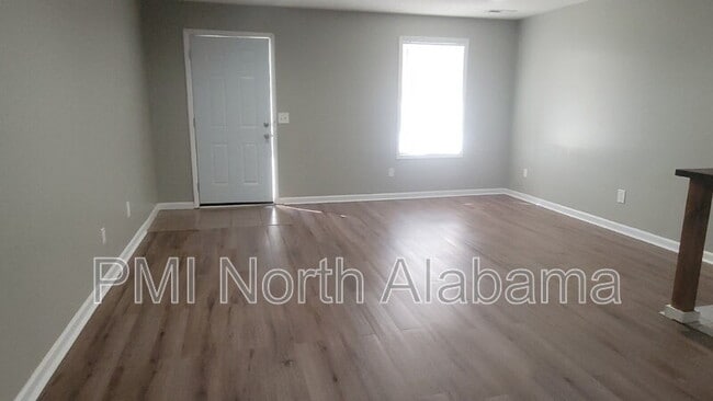 Building Photo - 4423 Bonnell Dr