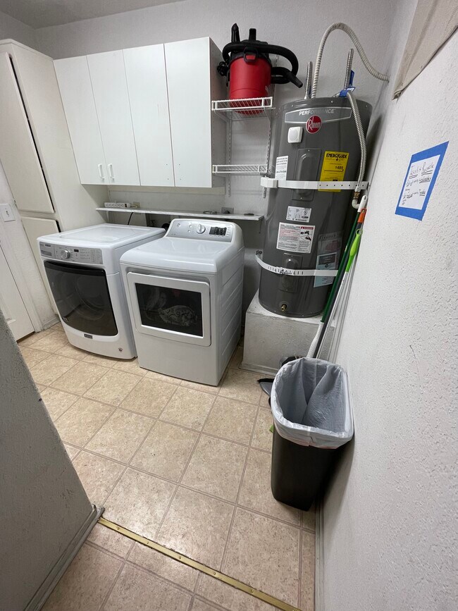 Washer/ Dryer in unit - 1800 Edmond St