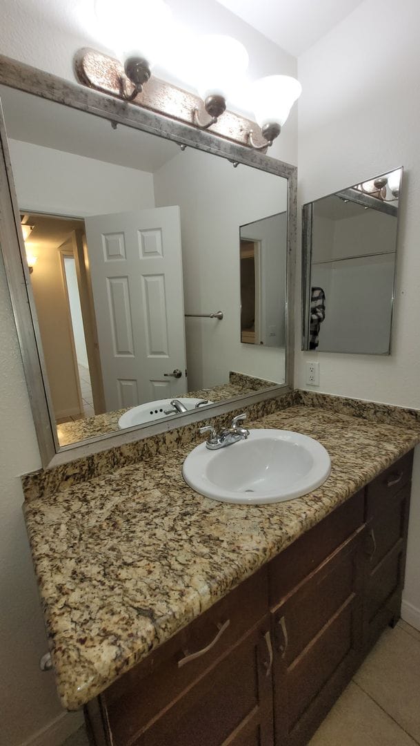 Building Photo - Conveniently Located - Available Immediately!