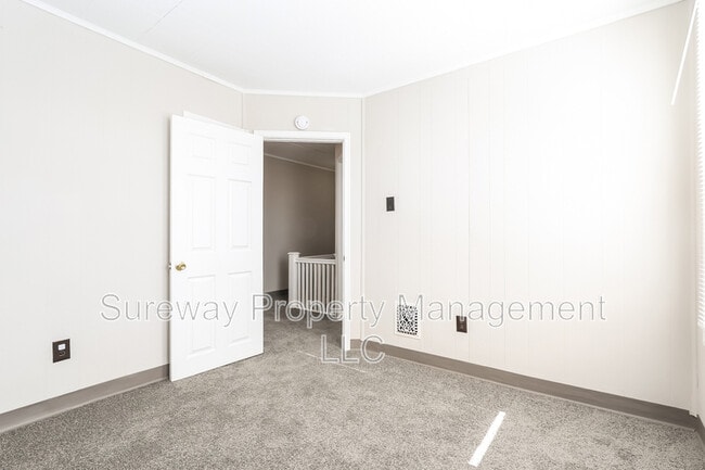 Building Photo - 8 W 8th St