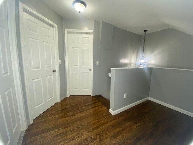 Building Photo - 51 Sassafras St