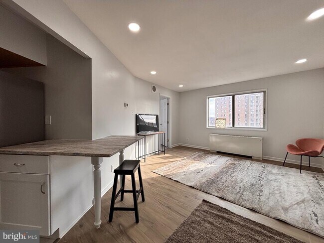 Building Photo - 5340 Holmes Run Pkwy