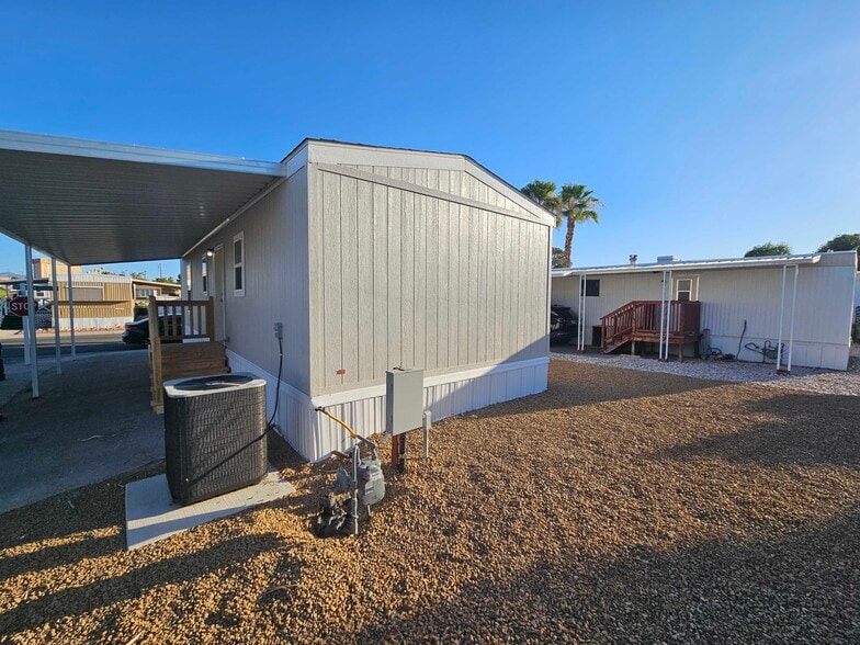 Building Photo - 2627 S Lamb Blvd