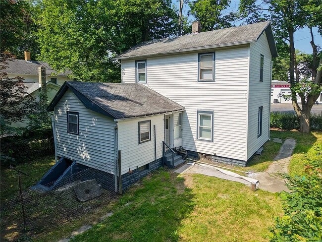 Building Photo - 204 Clarksville St