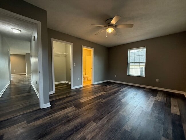 Building Photo - Move In Ready!!
