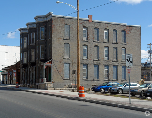 Primary Photo - State Street Apartments