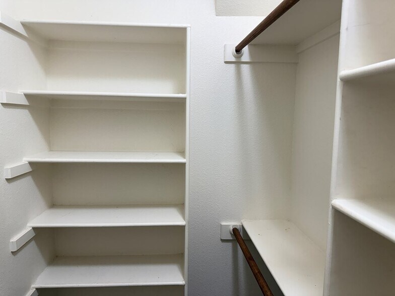 Building Photo - 7212 Barksdale Ln