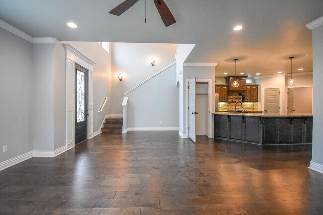 Building Photo - Stunning 4 bedroom, 2.5 bathroom home in Fayetteville!