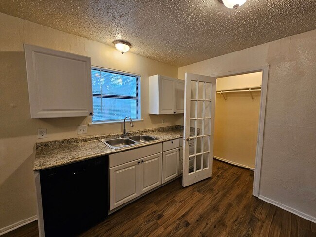 Building Photo - 110 Muleta Dr